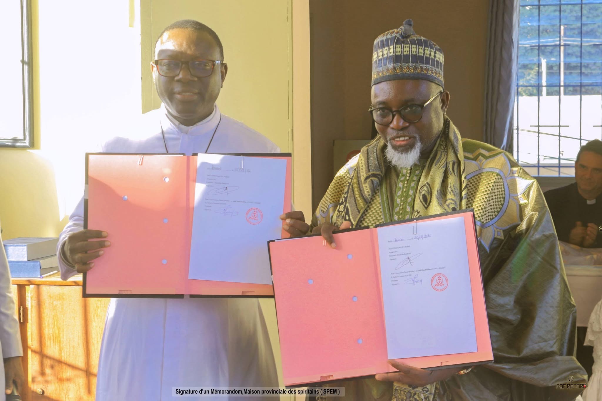 signature mémorandum de paix entre la congrégation du saint esprit et l'ONG Fawzi Wanadiaty.